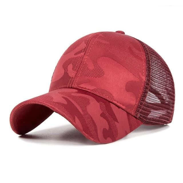 Sidevisning av svart unisex baseballcap, fremhever justerbar lukning og hestehaleåpning