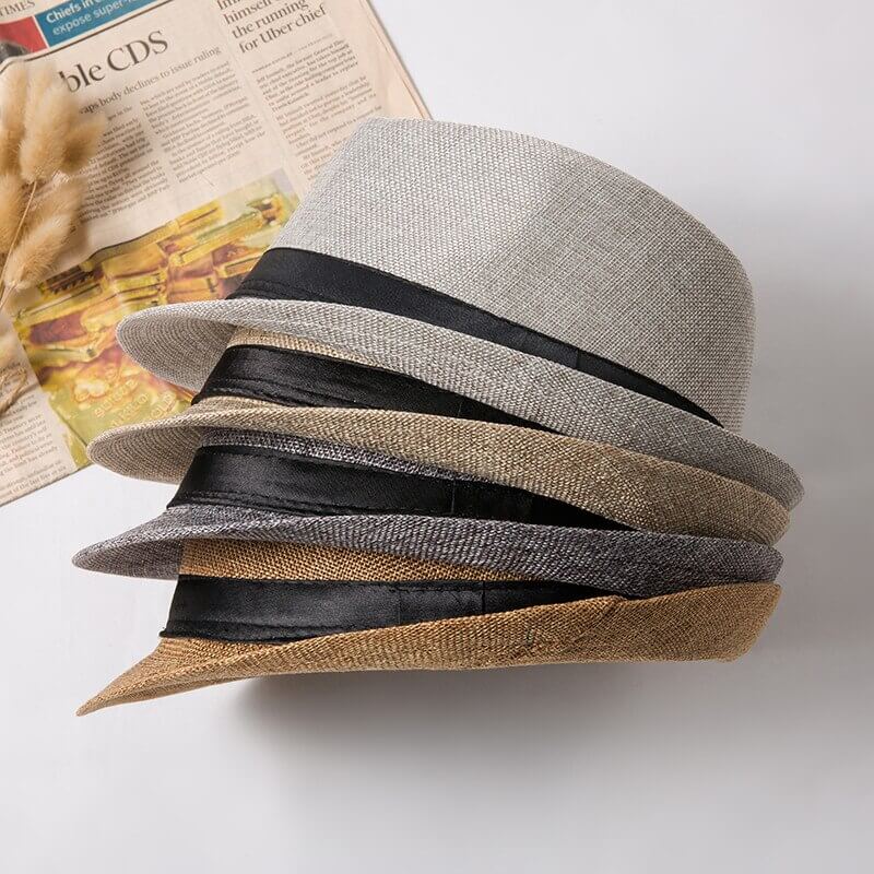 Unisex fedora/panamahatt i lys halm. Ideell som strandhatt og sommertilbehør.