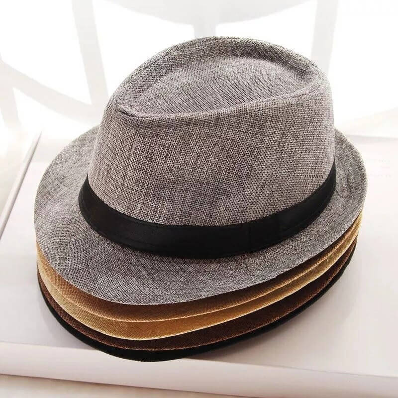 Studiobilde av unisex fedora panamahatt i halm, fremhever kvaliteten. Sommermote.