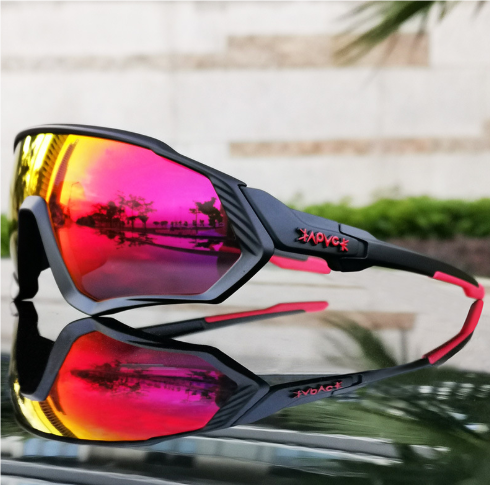 Unisex fotokromatiske anti-dugg sportsbriller: nærbilde av logo og kvalitetsmerking, UV-beskyttelse