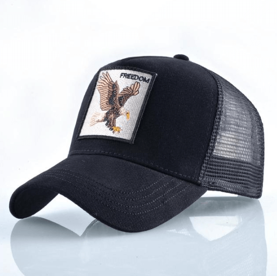 Lysegrå Unisex Frihet Trucker Caps og brodert ørnelogo, lett og justerbar for komfortabel passform.