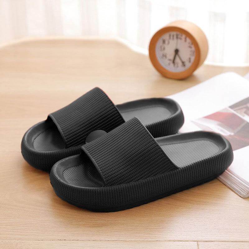 Detaljert bilde av den myke og tykke sålen på en komfortabel hurtigtørkende unisex sandal.