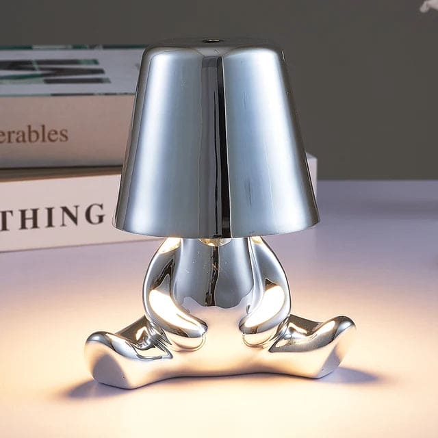 Liten dimbar LED-bordlampe, perfekt som nattbordslampe, med elegant lysdesign.