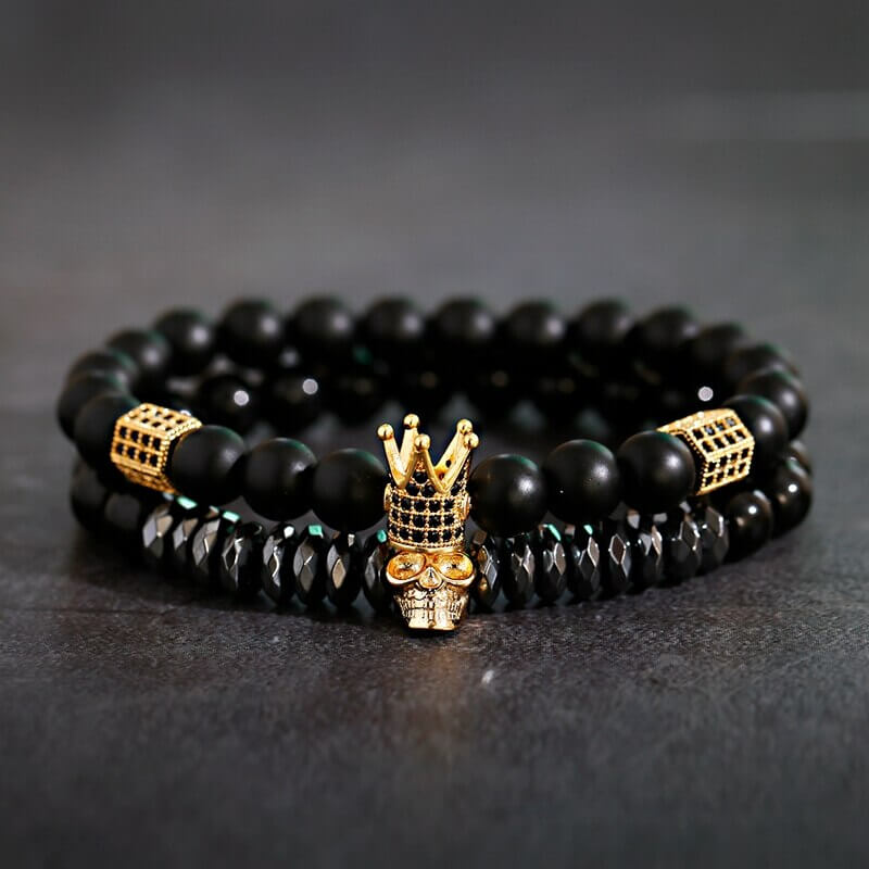 Unisex steinarmbånd med matt onyx, krone og hodeskalle sjarm. Gir energi, beskyttelse. Mote smykke gaveide.