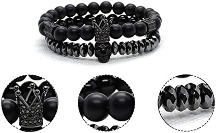 Unisex onyx steinarmbånd på håndledd, med krone og hodeskalle. Perfekt for hverdagsbruk. Stilige smykker.