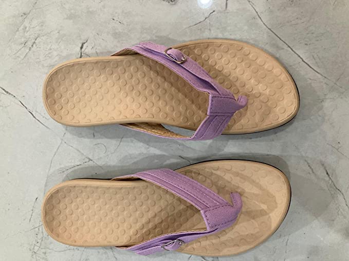 Unisex flip-flops, ovenfra, viser bred passform og ortopedisk design. Lette sommersko.