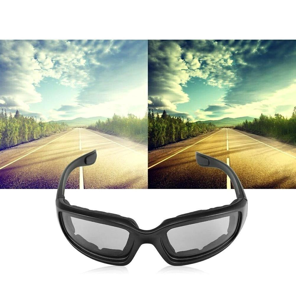 Unisex ridebriller i sort design med photochromisk teknologi for optimal syn under motorsykkelkjøring.