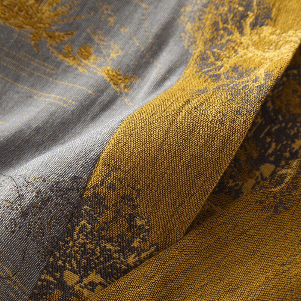 Detaljert visning av unisex kimono badekåpe med retrodesign, fokus på tekstur og komfort.