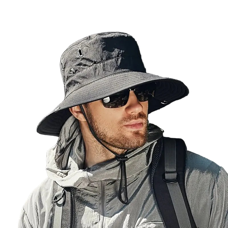Unisex solhatt med bred rand, ideell for UV-beskyttelse under sommerlige utendørsaktiviteter.