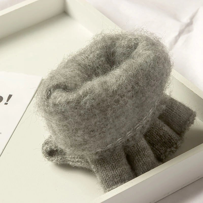 Halvfinger strikkehansker for vinter, unisex med berøringsskjermfunksjon. Bevegelsesfrihet og varme.