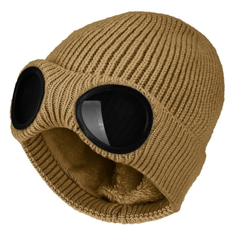 Stilren unisex lue med briller i svart farge, egnet for både herre og dame, beskytter mot kulde og sol.