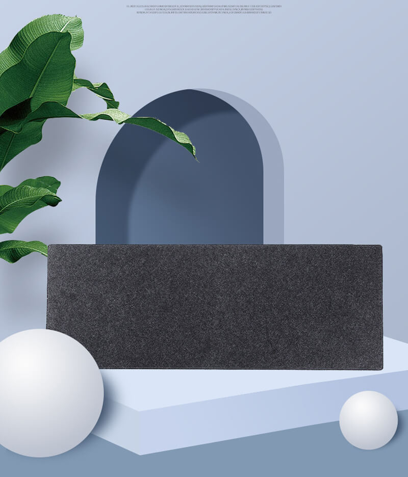 Ergonomisk spillmatte i bruk, med gaming mus og tastatur, gir god støtte for håndleddet.