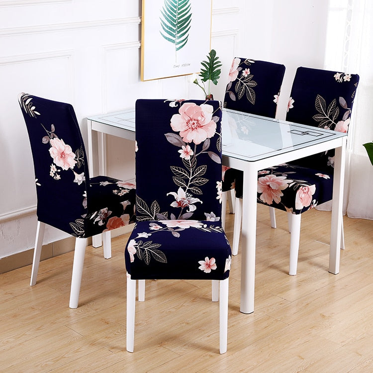 Elegant spisestue med svart universal stoltrekk og moderne bord.