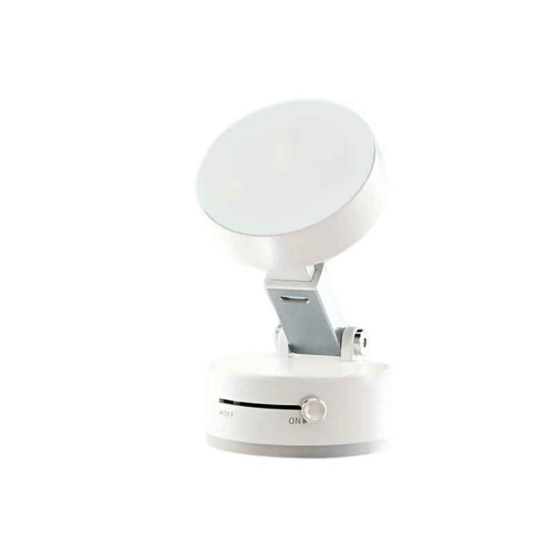 Nærbilde av universal telefonfeste i bil, viser 360-graders dreiefunksjon og enkel justering for optimal vinkel.