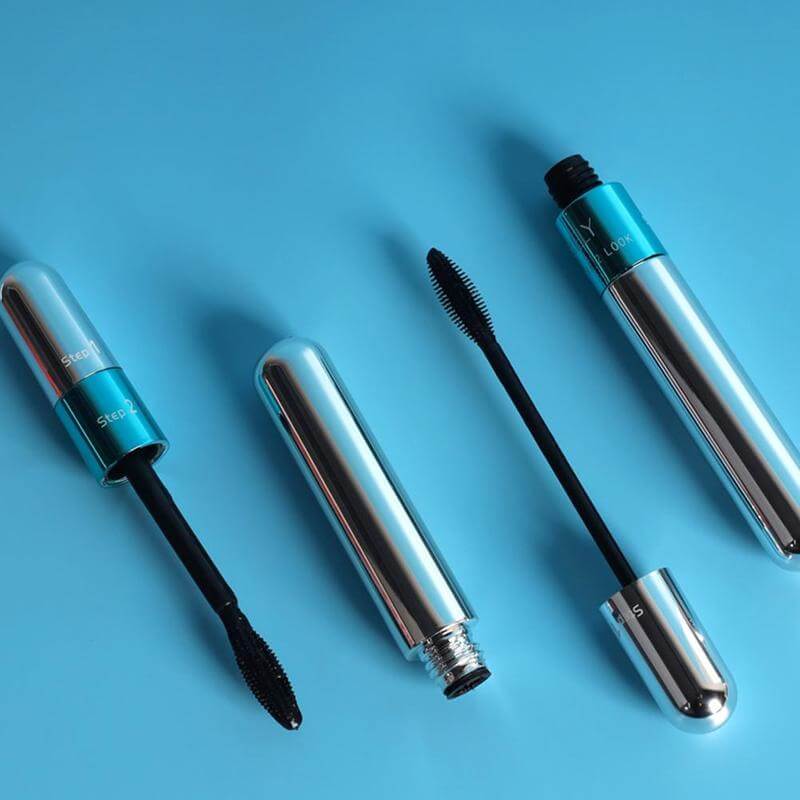 Innovativ 4D mascara børste som løfter, separerer og gir vippene maksimalt volum og lengde.