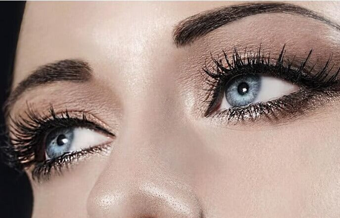 Skjønnhetsprodukt: 4D vannfast mascara for lange, voluminøse og perfekt definerte øyevipper.