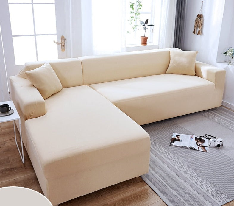 Hele sofaen med montert vanntett, elastisk benkpute. Moderne stuedekor og optimal møbelbeskyttelse.