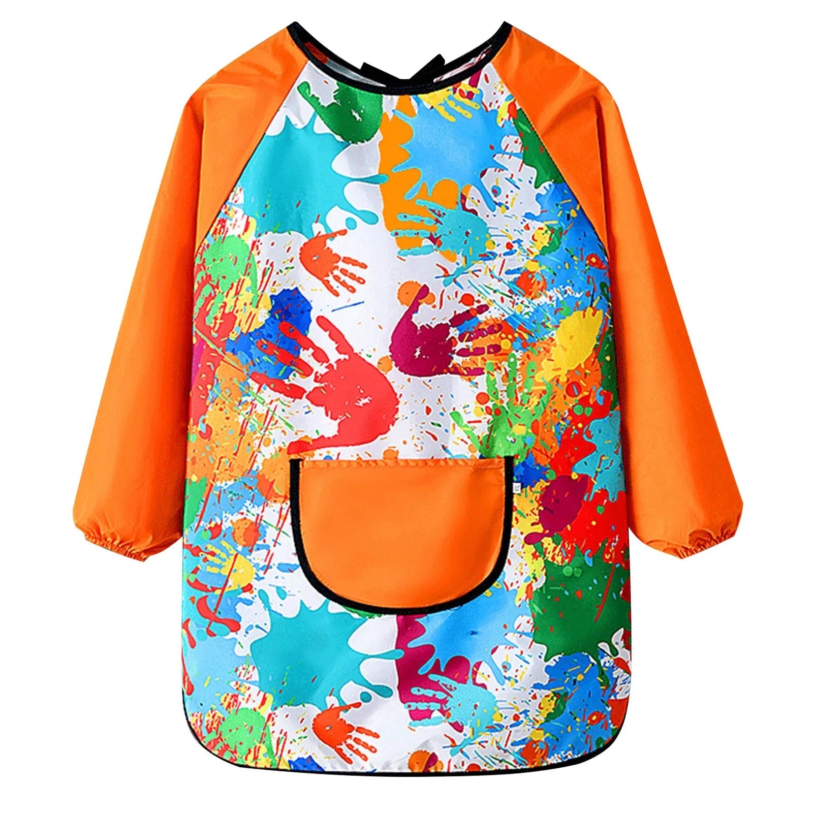 Nærbilde av et barn i et grønt vanntett kunstmalerforkle, lange ermer, holder malingpalett, fokusert på kunst.