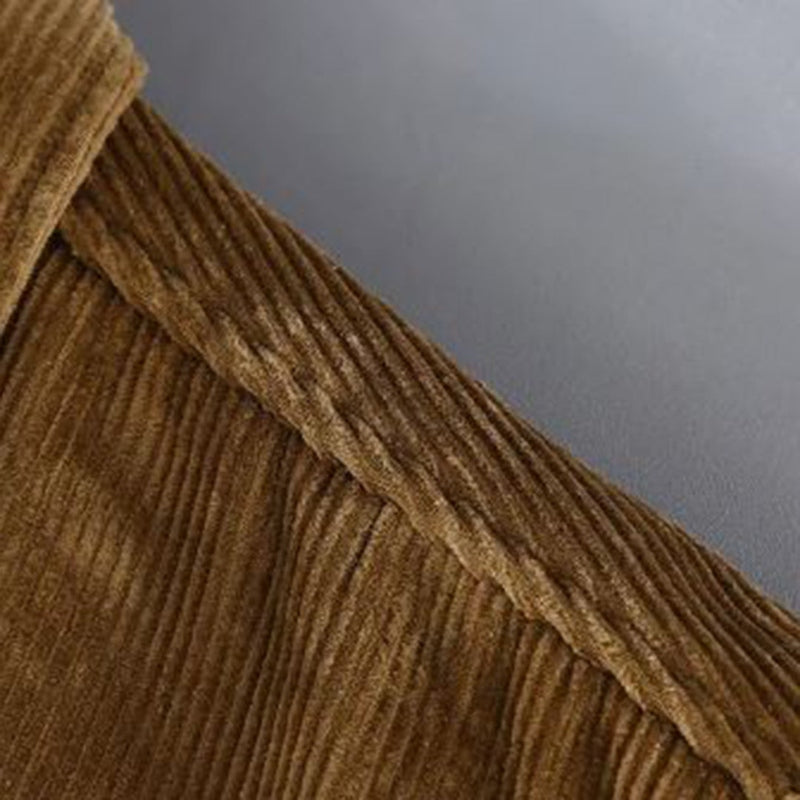 Moderne, varm herre vinterjakke med stilfullt design. Komfortabelt og funksjonelt yttertøy for nordisk vinter.