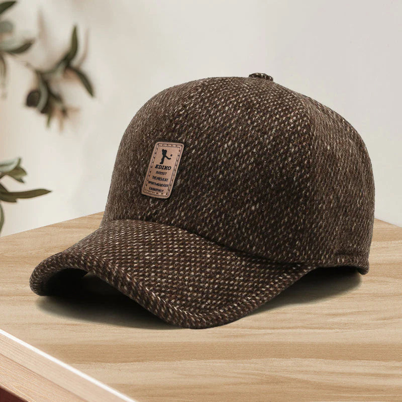 "Varm vinterbaseballcap med øreklaffer for damer, stilig design, beskytter mot kulde, perfekt til vinterantrekk."