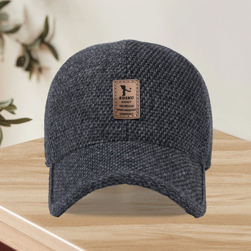 "Varm vinterbaseballcap med øreklaffer for damer, stilig design, beskytter mot kulde, perfekt til vinterantrekk."