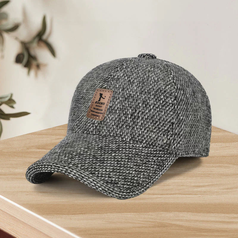 "Varm vinterbaseballcap med øreklaffer for damer, stilig design, beskytter mot kulde, perfekt til vinterantrekk."