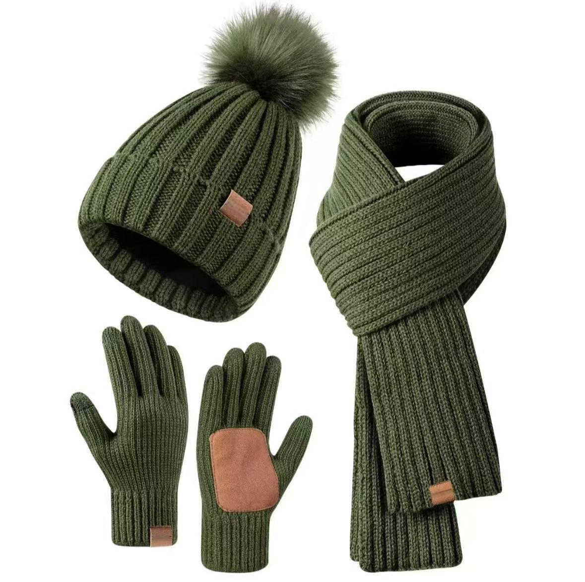Stilig 3-i-1 vintersett i strikket design for kvinner. Beanie, skjerf og hansker – ideelt for kulden.
