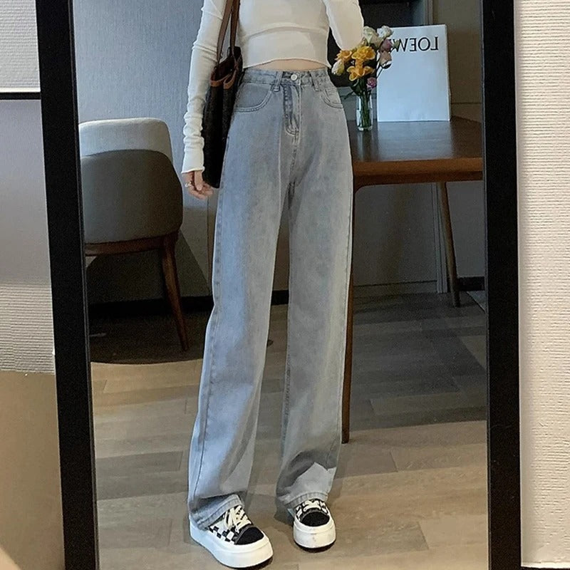 Svart vidbeinsjeans med høy midje for dame, enkel å style for alle anledninger.