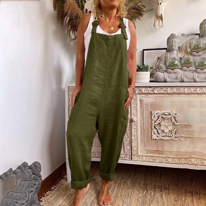 "Vidde-leg jumpsuit for dame i bomull og lin, med justerbar spenne og praktiske lommer, ideell for vår- og sommerbruk."