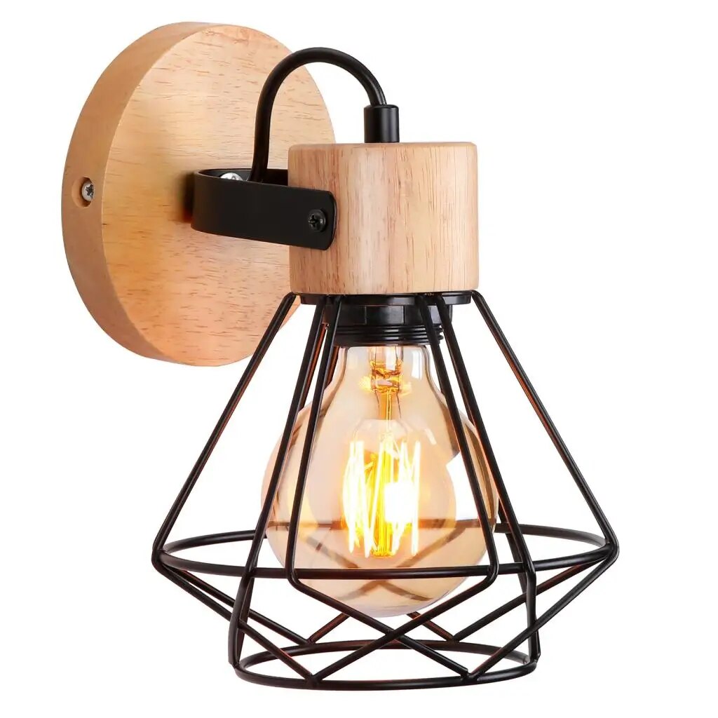 Vintage pendellampe i jern med treelementer, gir rustikk og klassisk stil, perfekt for vintage og moderne interiør.