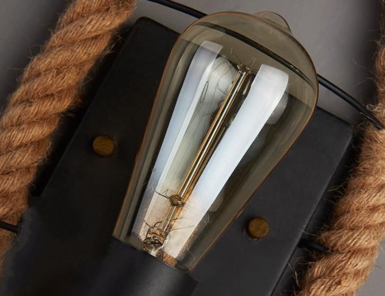 Vintage vegglampe som elegant hjemmedekor, tilfører rustikk sjarm til stue, soverom og kontor.