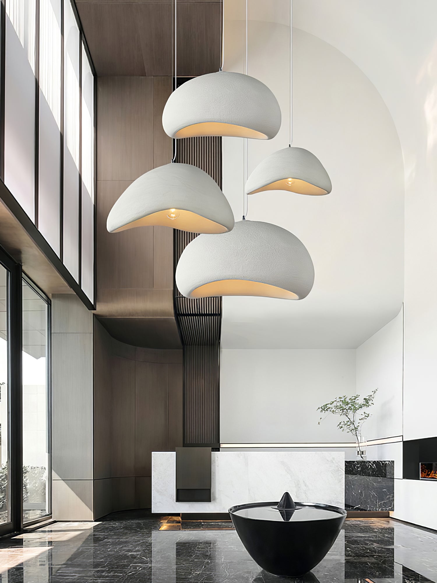 Unik Wabi-Sabi design pendellampe for stue og soverom, med fokus på enkelhet og naturlige materialer.